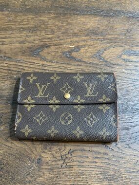 Louis Vuitton Tan Leather Fold Wallet with Gold Snap